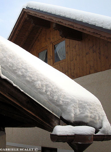 tetti innevati